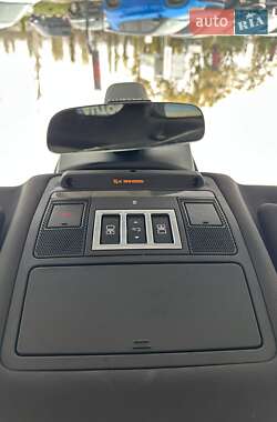 Внедорожник / Кроссовер Land Rover Discovery 2018 в 