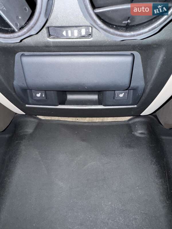 Внедорожник / Кроссовер Land Rover Discovery 2016 в Луцке фото 26 Внедорожник / Кроссовер Land Rover Discovery 2016 в Луцке