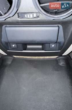 Позашляховик / Кросовер Land Rover Discovery 2016 в  фото 26 Позашляховик / Кросовер Land Rover Discovery 2016 в