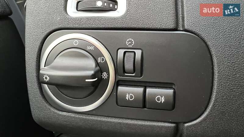 Внедорожник / Кроссовер Land Rover Discovery 2016 в Киеве