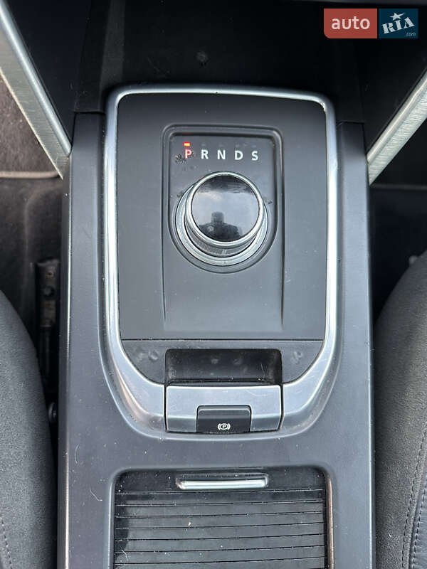 Внедорожник / Кроссовер Land Rover Discovery 2015 в Полтаве