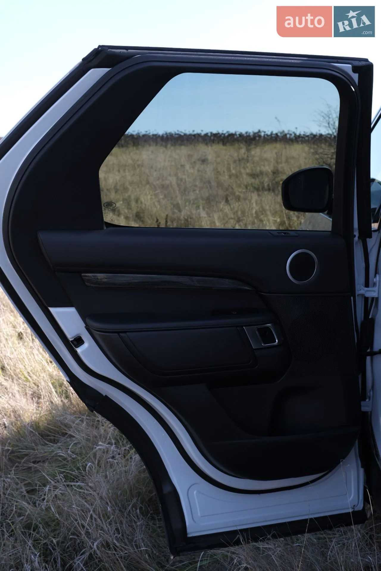 2018 Land Rover Discovery - мініатюра 24