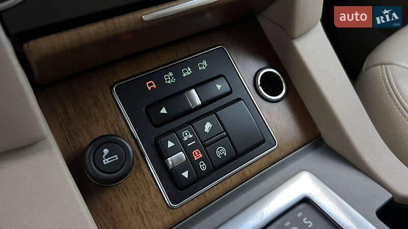 Внедорожник / Кроссовер Land Rover Discovery 2016 в Львове