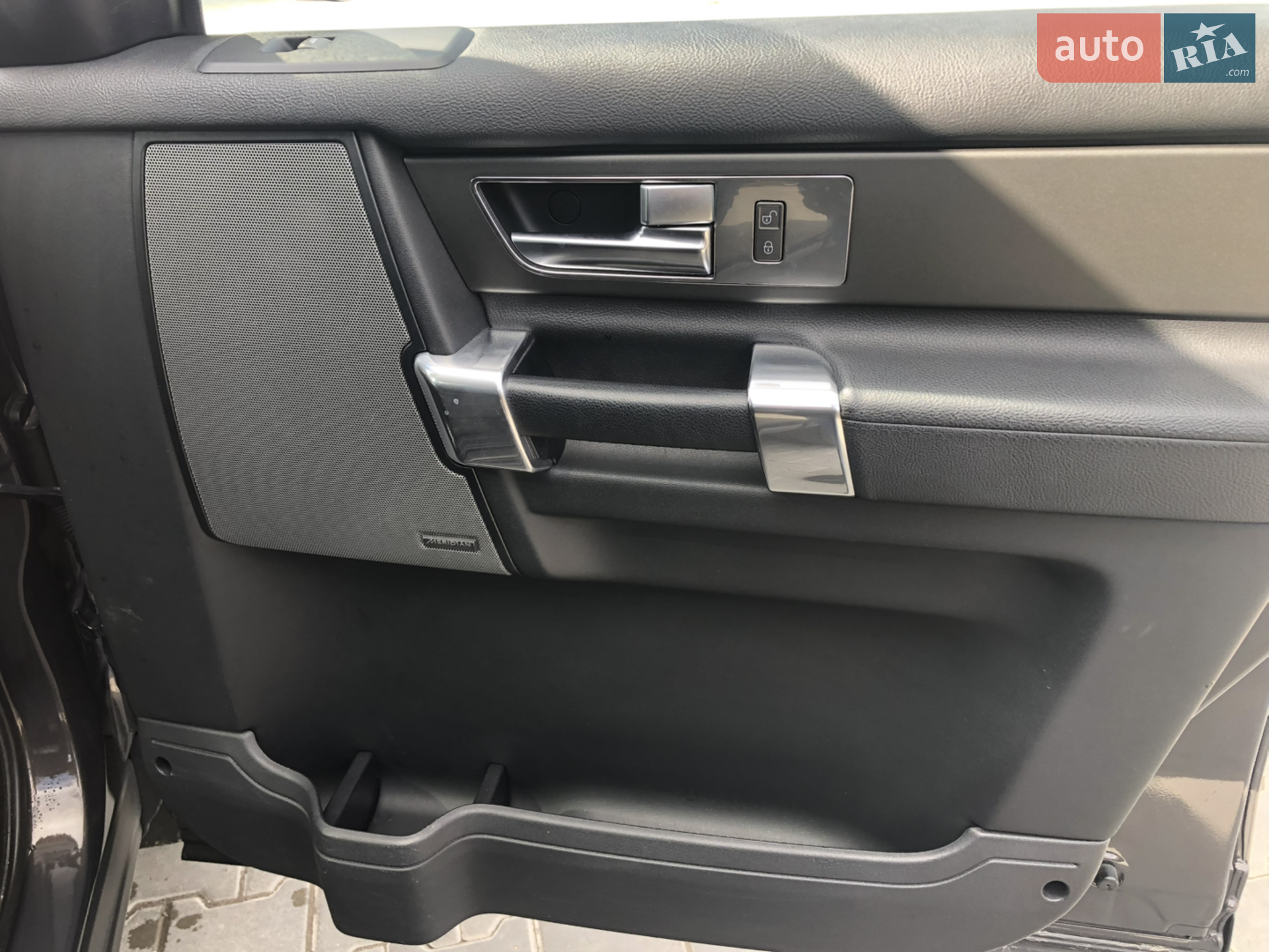 2015 Land Rover Discovery - мініатюра 17