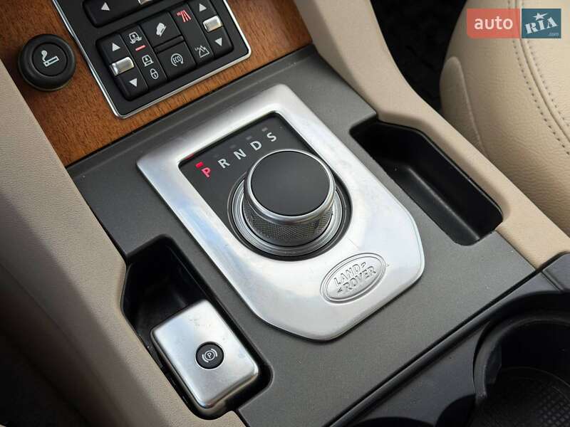 Внедорожник / Кроссовер Land Rover Discovery 2015 в Кривом Роге