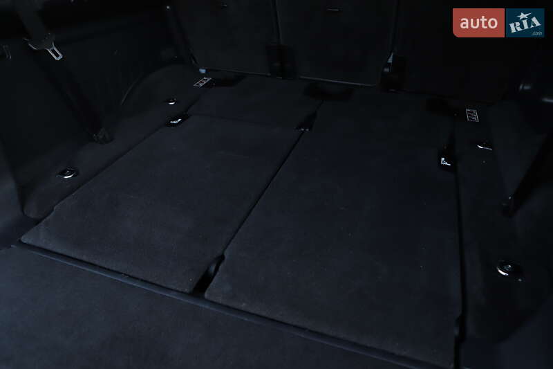 Внедорожник / Кроссовер Land Rover Discovery 2016 в Дрогобыче