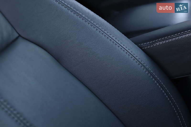 Внедорожник / Кроссовер Land Rover Discovery 2016 в Дрогобыче