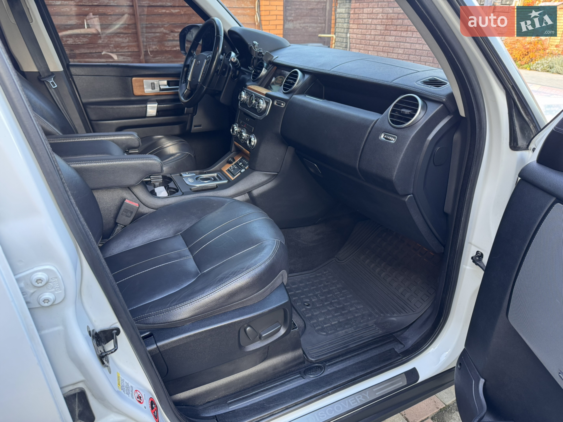 2016 Land Rover Discovery - мініатюра 24
