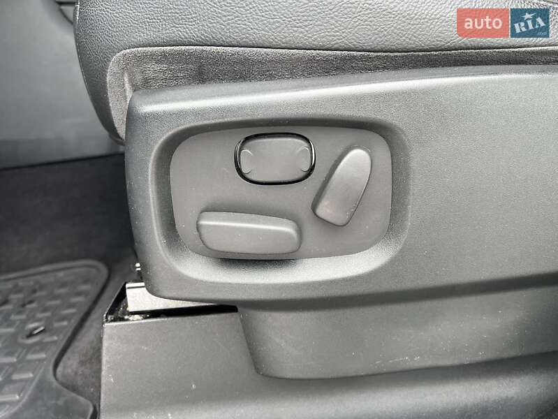 Внедорожник / Кроссовер Land Rover Discovery 2016 в Днепре