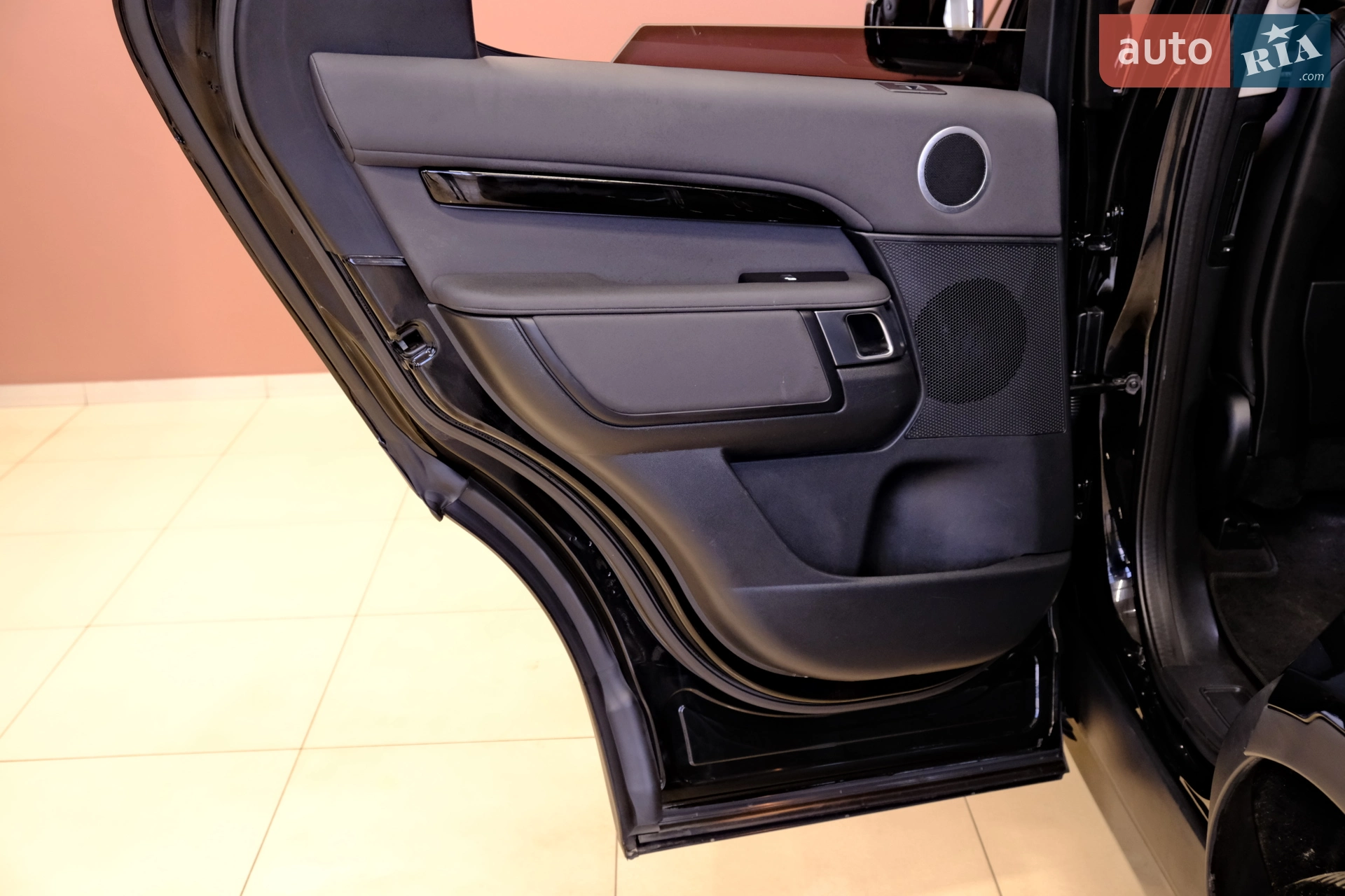 2019 Land Rover Discovery - мініатюра 34