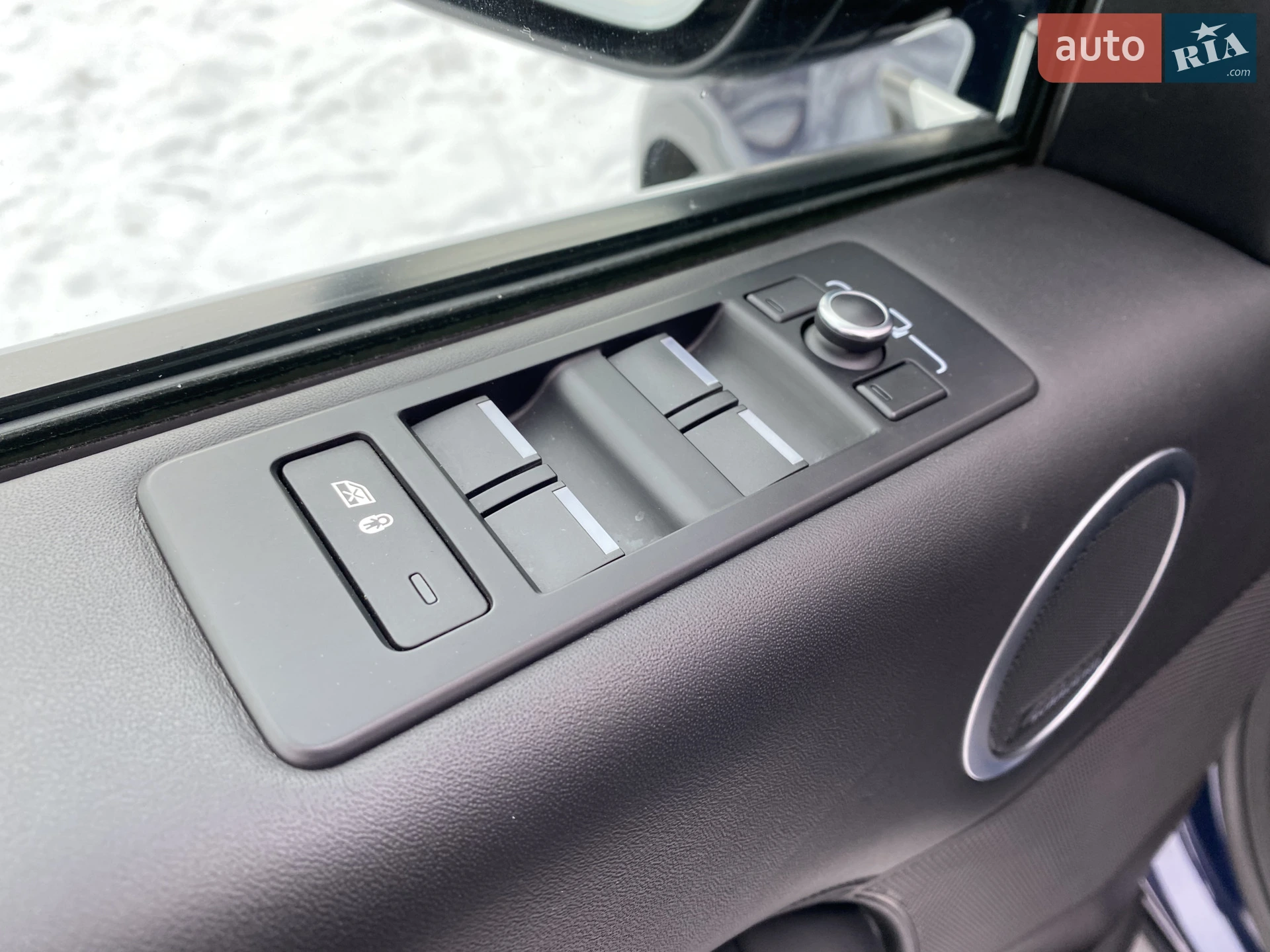 2018 Land Rover Discovery - мініатюра 42