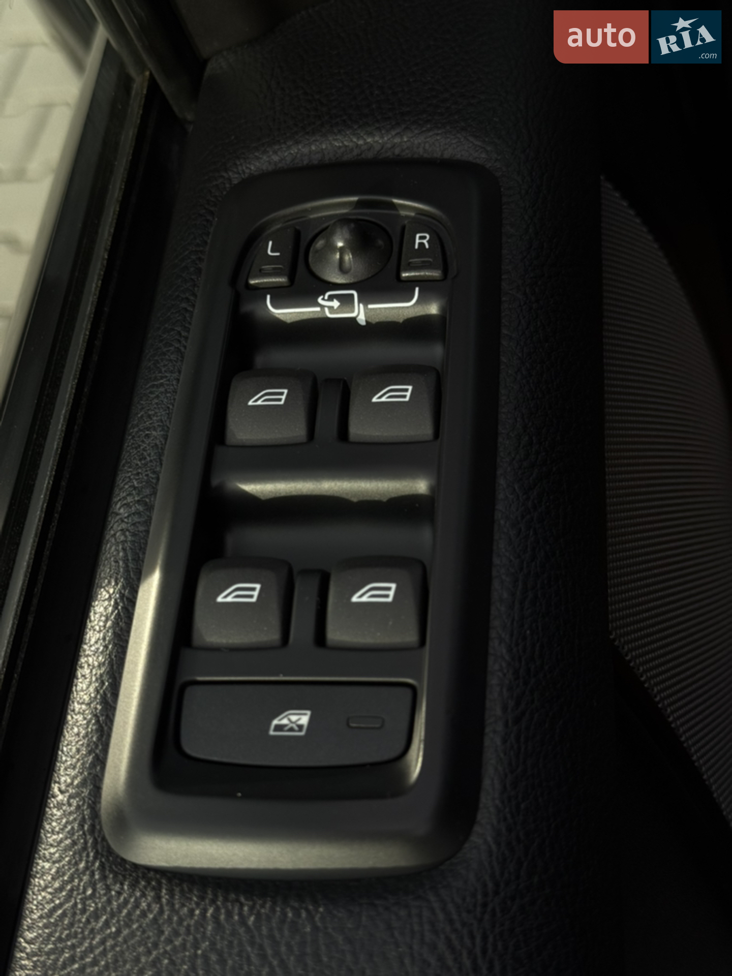 2016 Land Rover Discovery - мініатюра 39