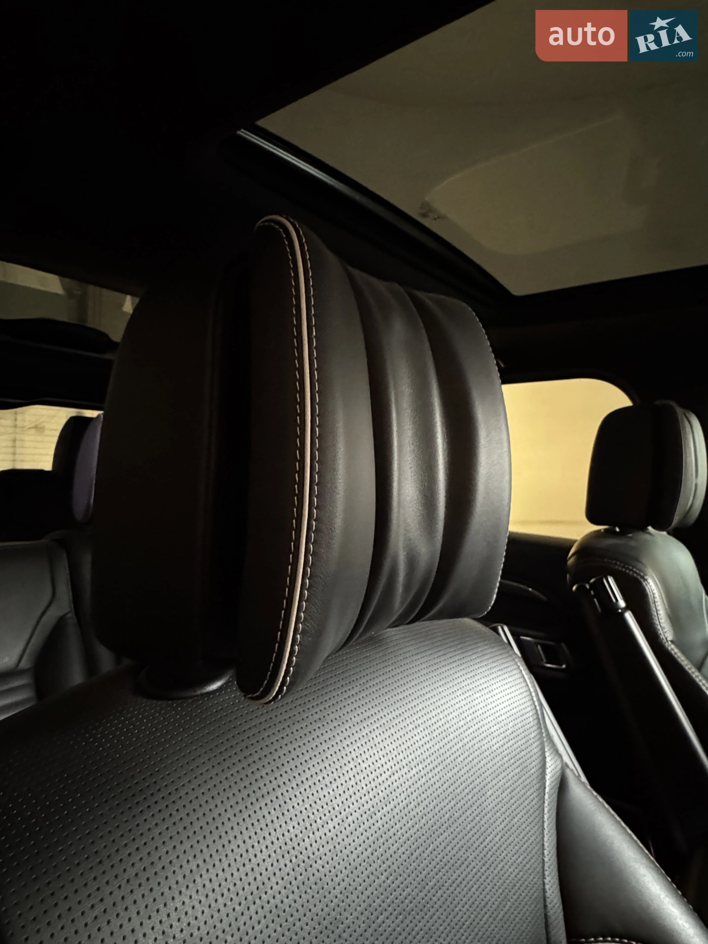 2018 Land Rover Discovery - мініатюра 17