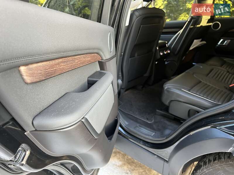 Внедорожник / Кроссовер Land Rover Discovery 2017 в Киеве