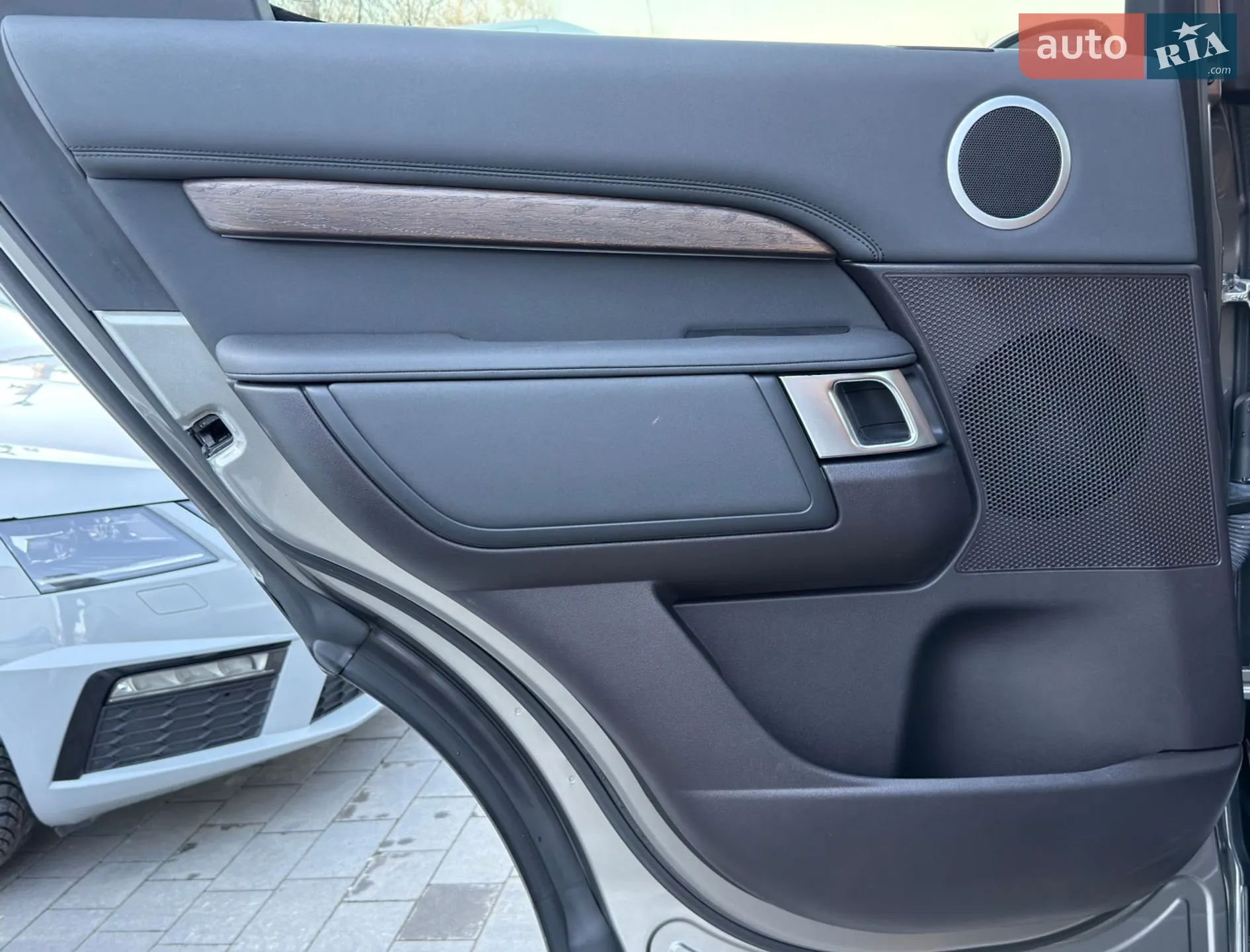 2018 Land Rover Discovery - мініатюра 14