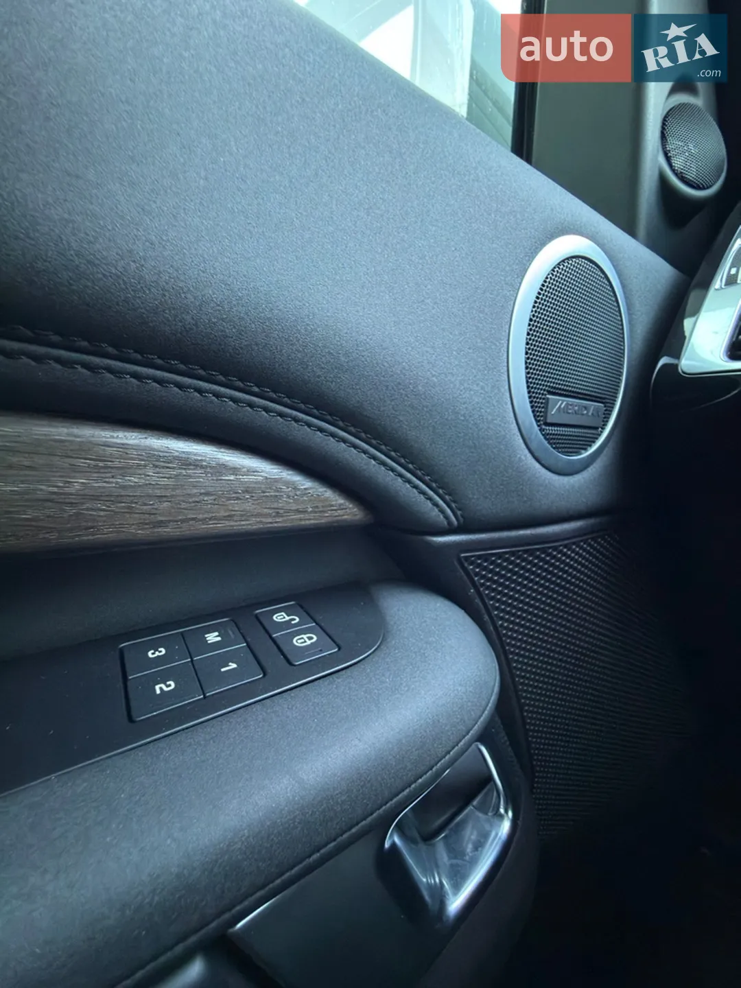 2018 Land Rover Discovery - мініатюра 28