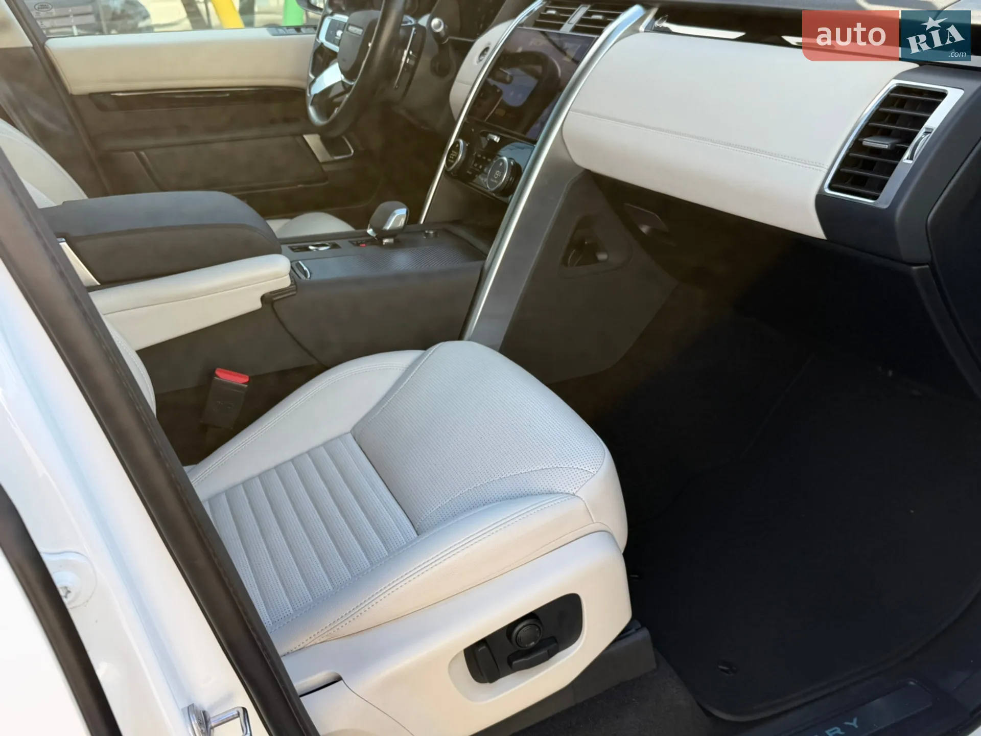2021 Land Rover Discovery - мініатюра 17