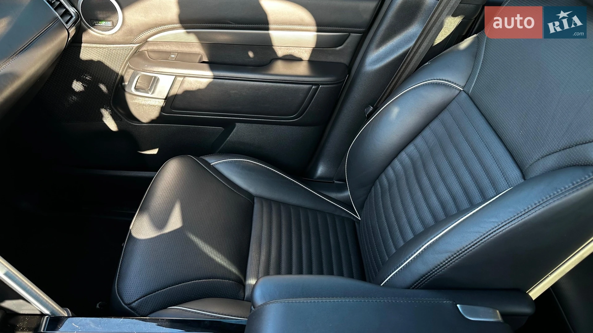 2020 Land Rover Discovery - мініатюра 30