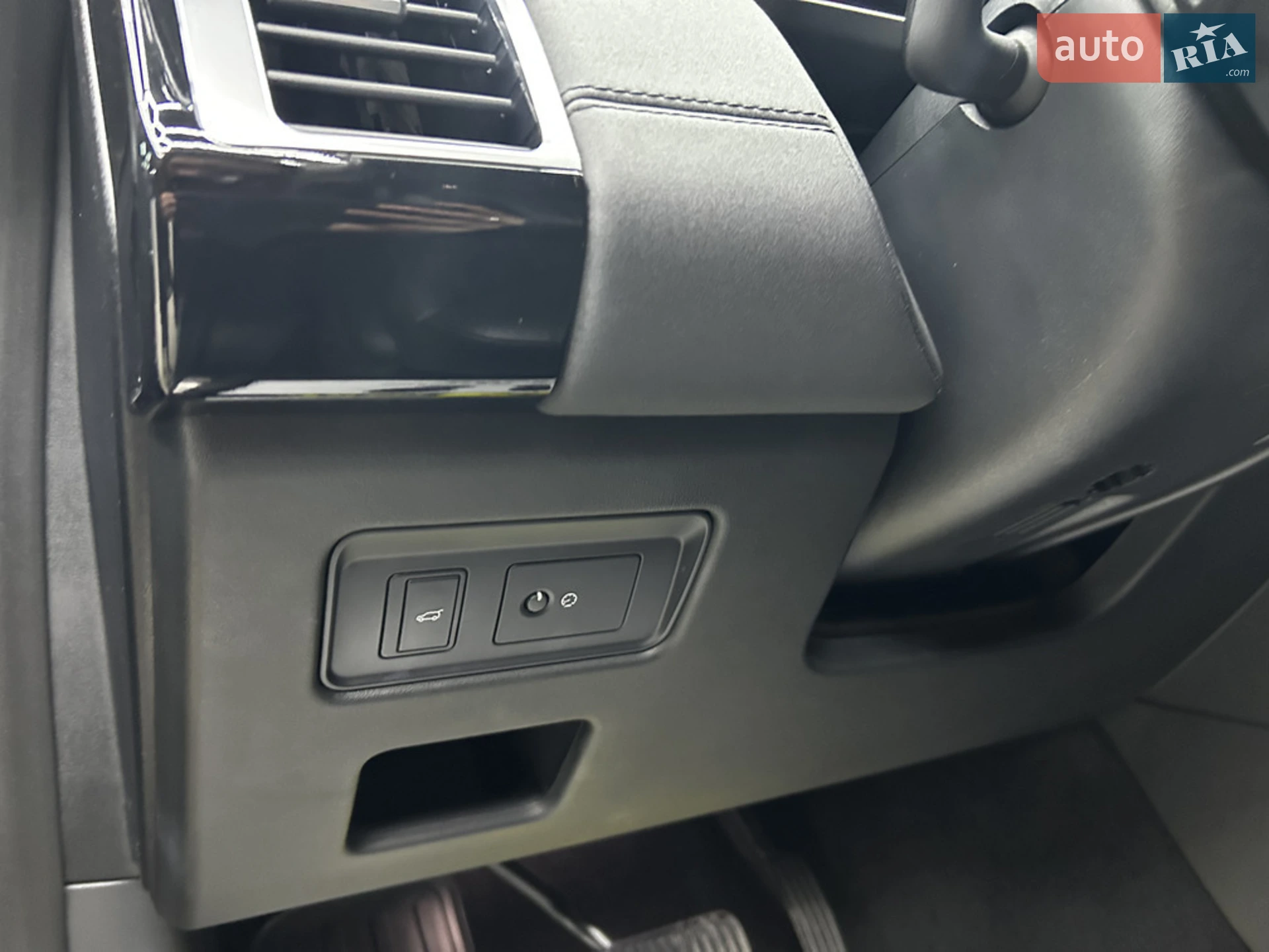 2018 Land Rover Discovery - мініатюра 13