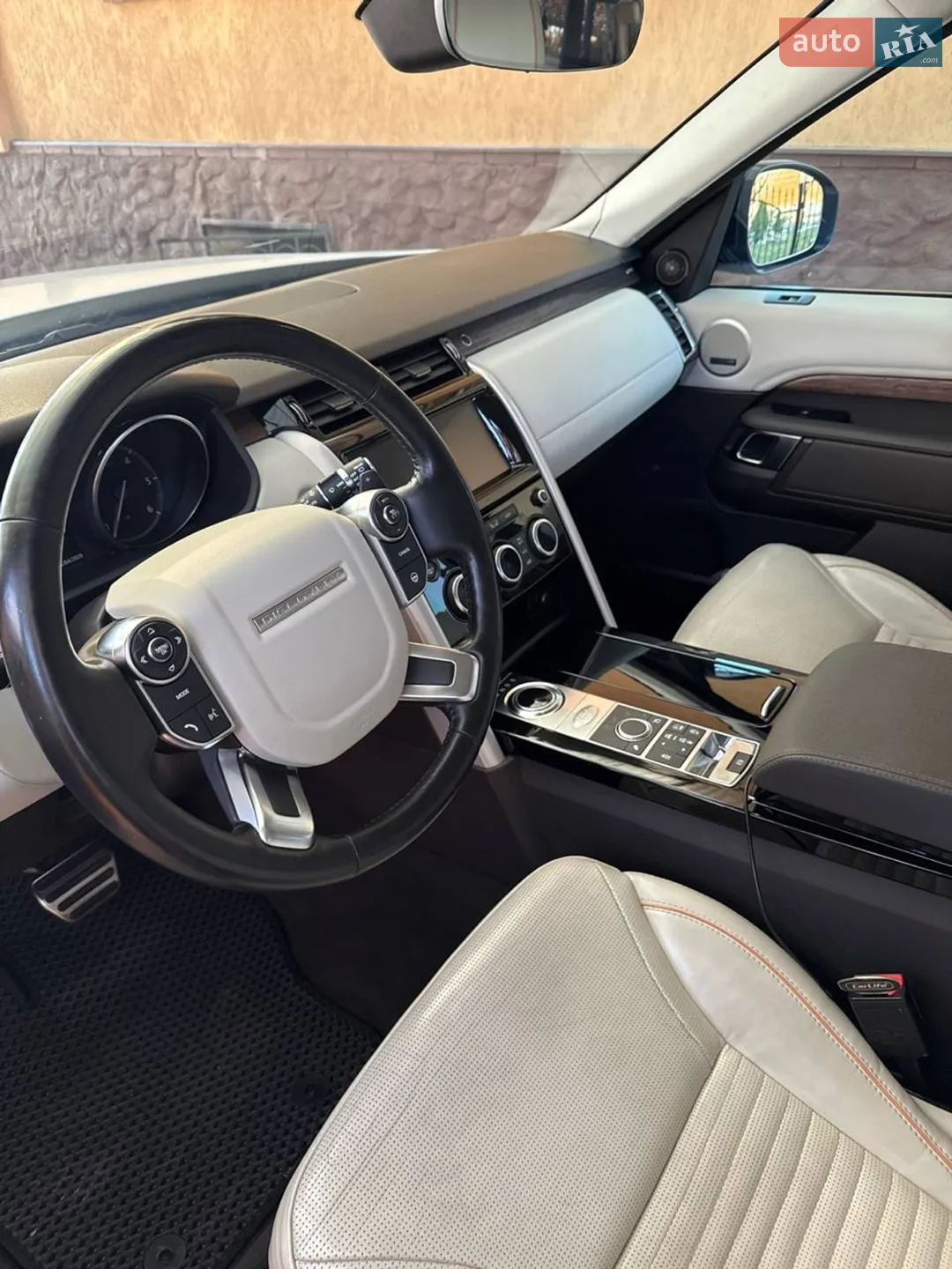2017 Land Rover Discovery - мініатюра 31