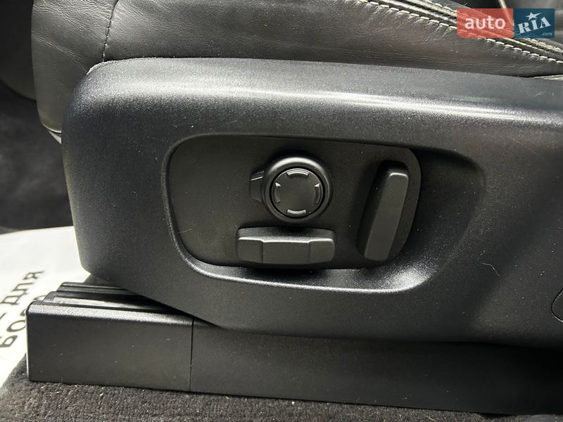 Позашляховик / Кросовер Land Rover Discovery 2017 в Чернівцях