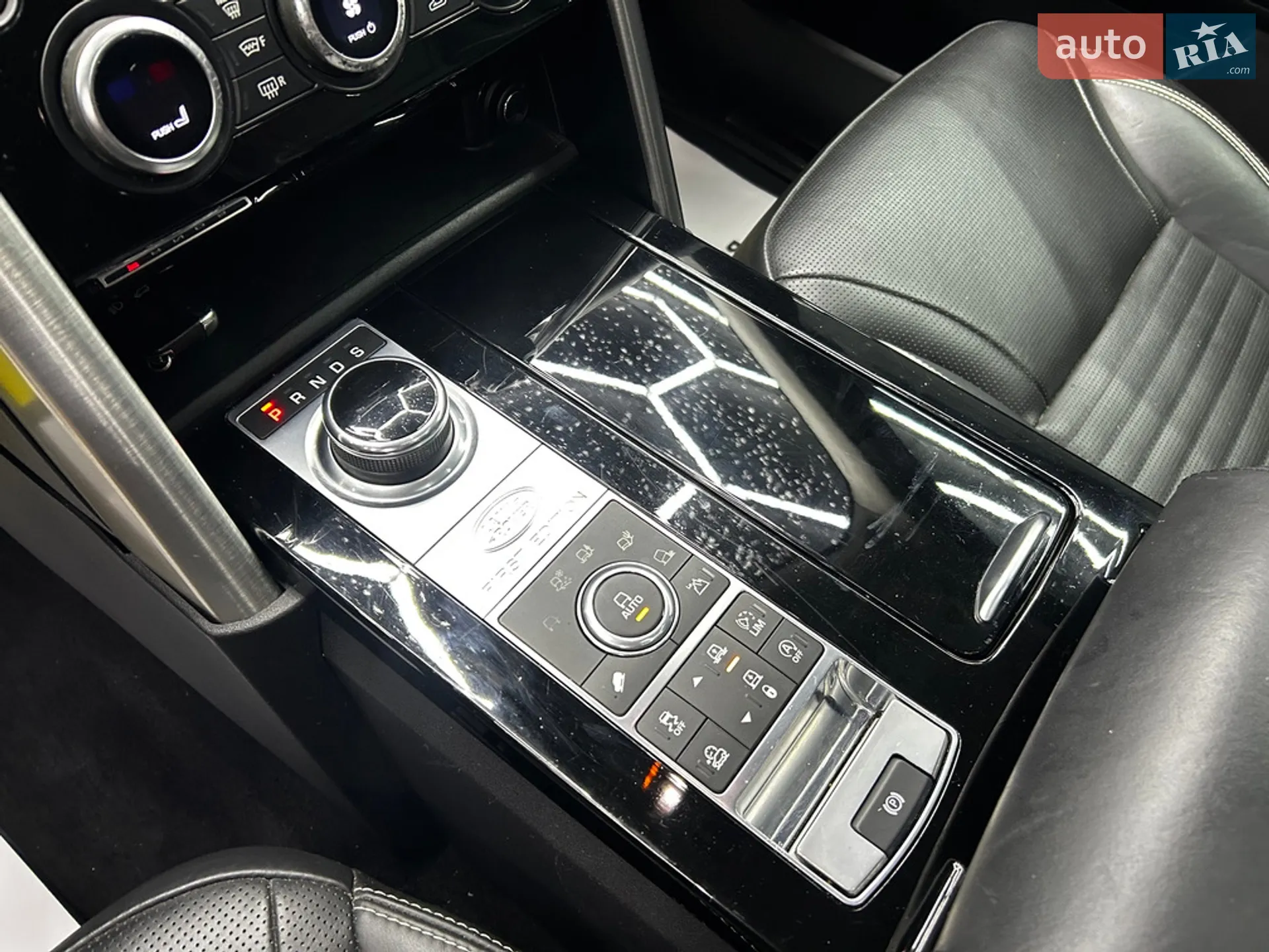 2017 Land Rover Discovery - мініатюра 24