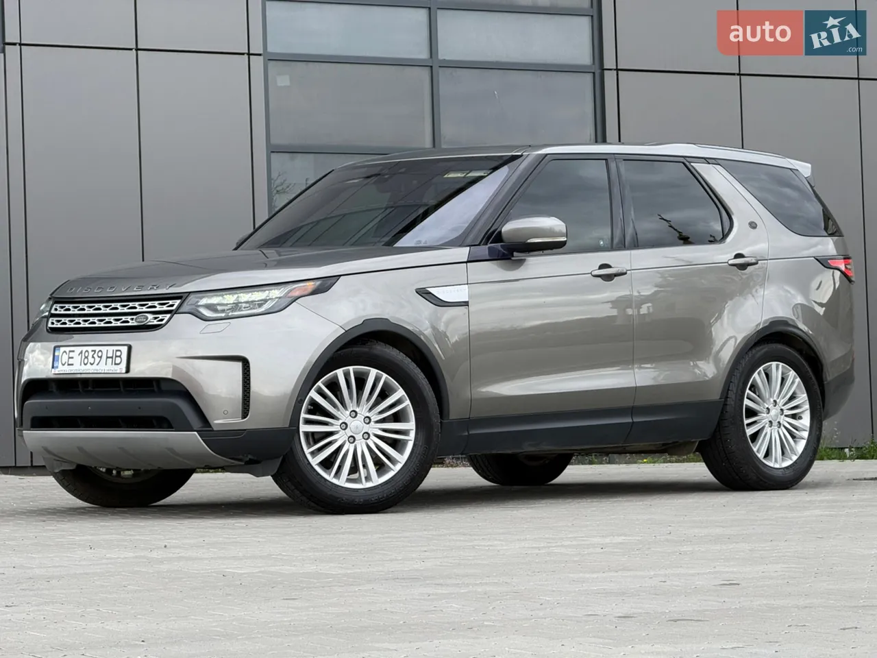2017 Land Rover Discovery - мініатюра 25