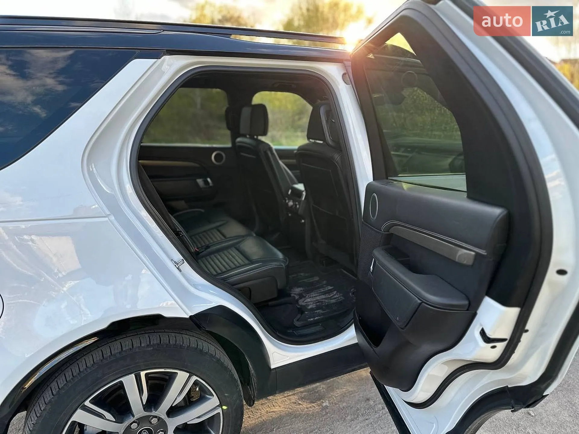 2018 Land Rover Discovery - мініатюра 14