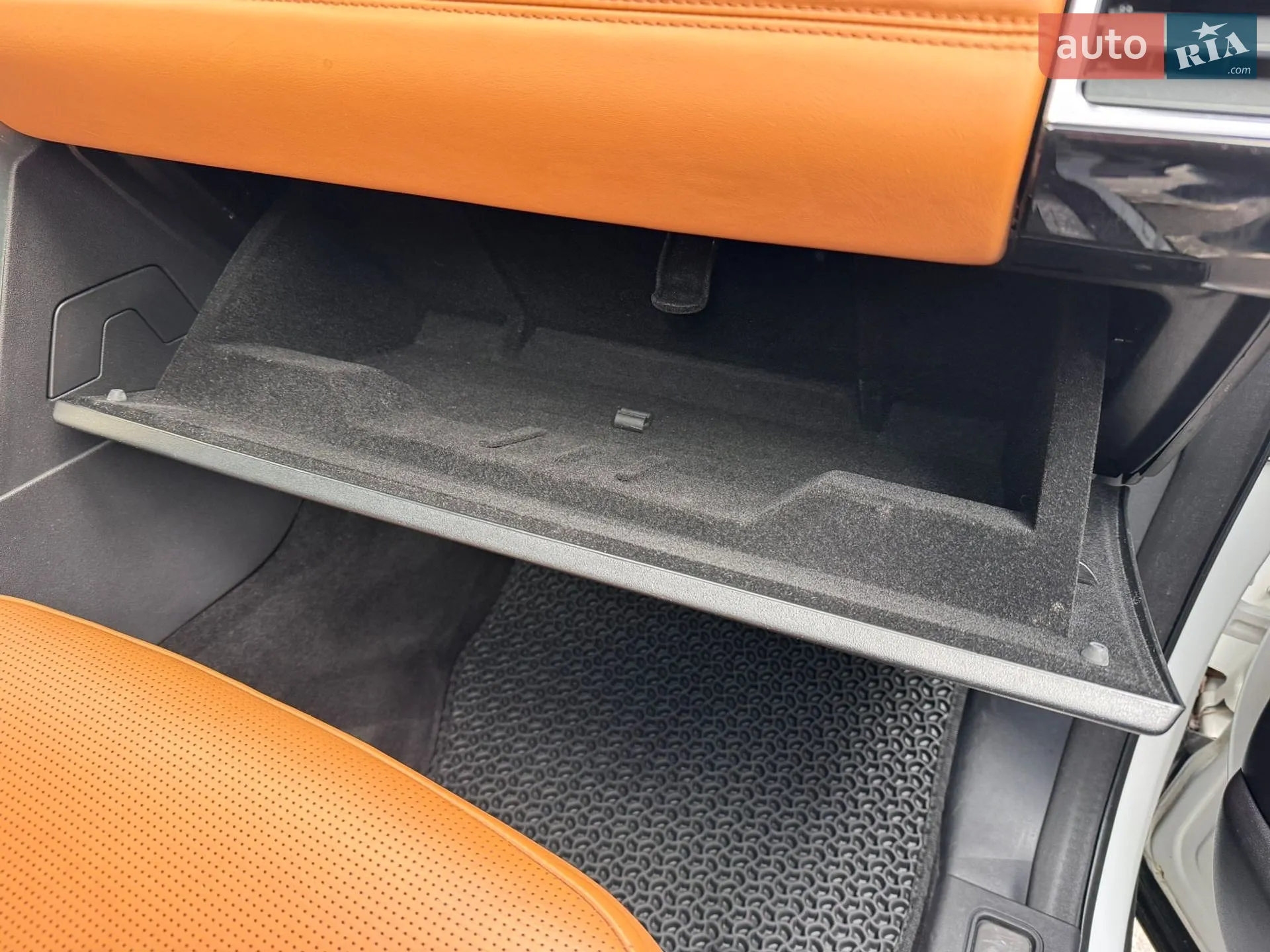 2017 Land Rover Discovery - мініатюра 21