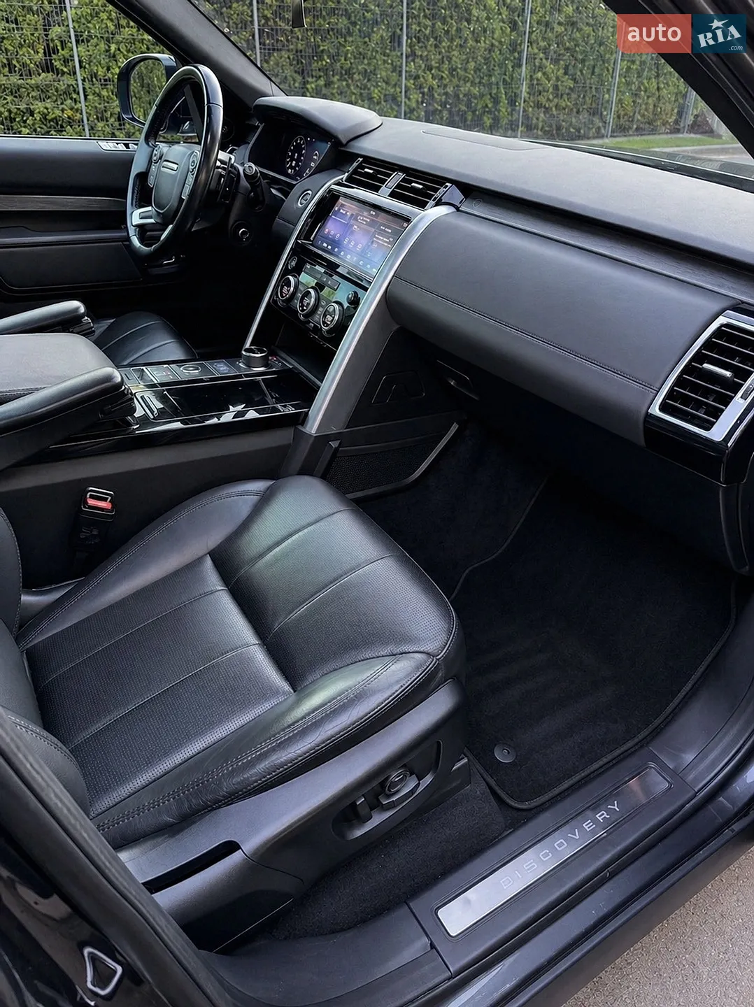 2018 Land Rover Discovery - мініатюра 25