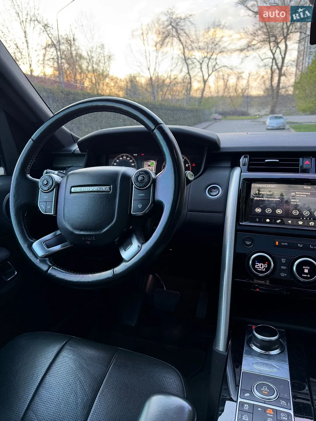 2018 Land Rover Discovery - мініатюра 21