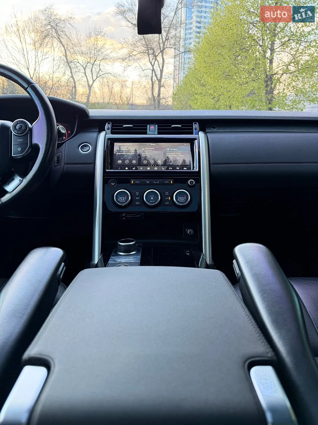2018 Land Rover Discovery - мініатюра 23