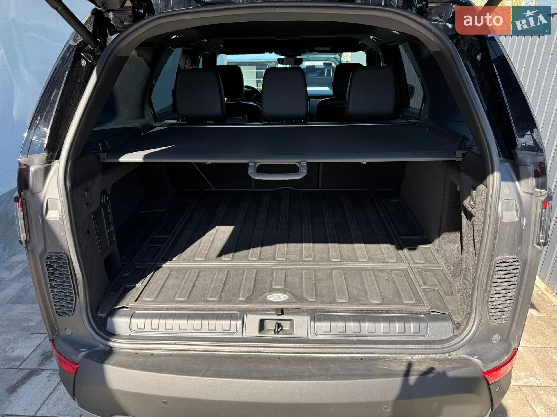 2019 Land Rover Discovery - мініатюра 11
