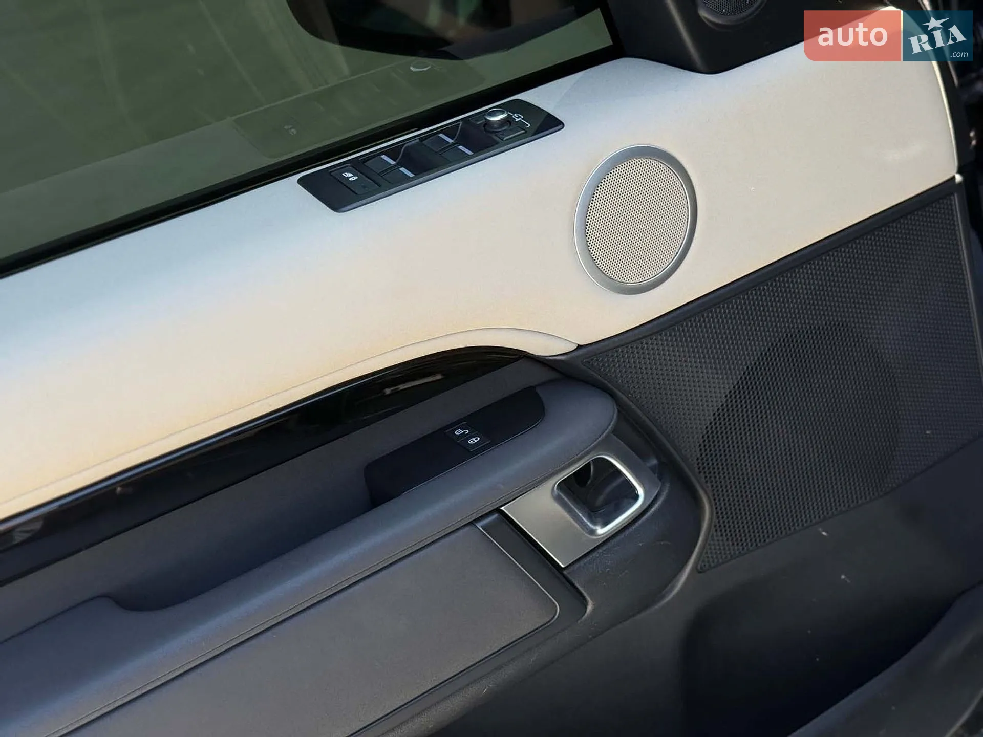 2019 Land Rover Discovery - мініатюра 25