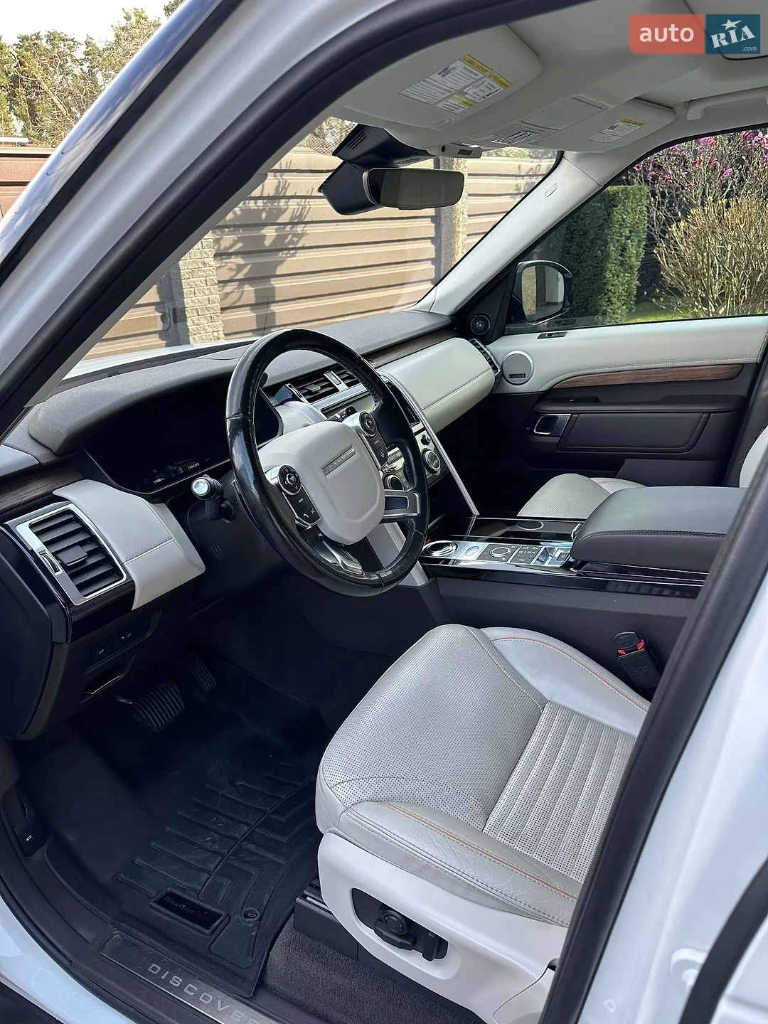 2018 Land Rover Discovery - мініатюра 13