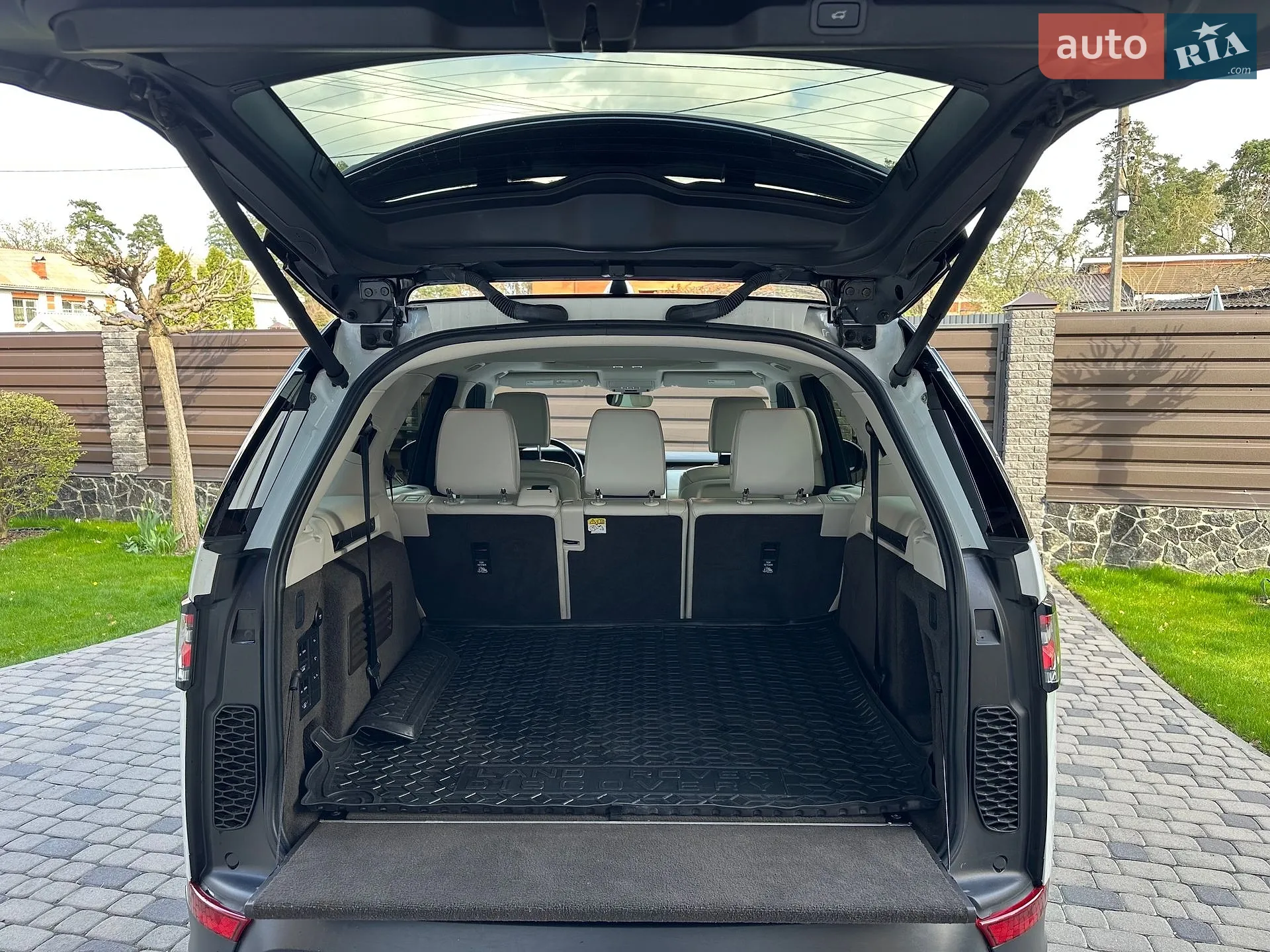 2018 Land Rover Discovery - мініатюра 20