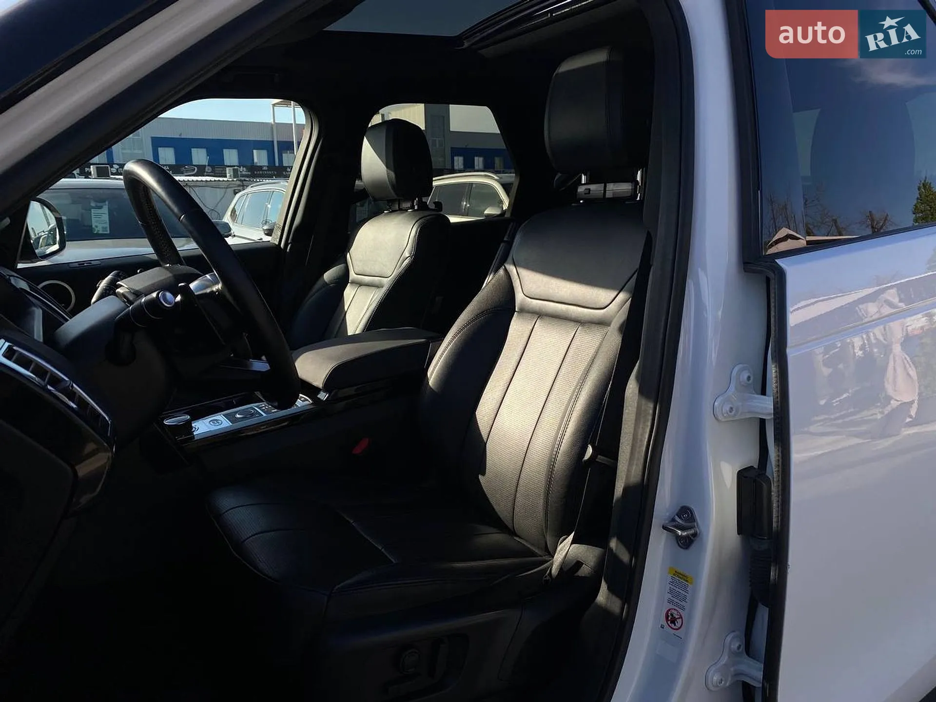 2018 Land Rover Discovery - мініатюра 28