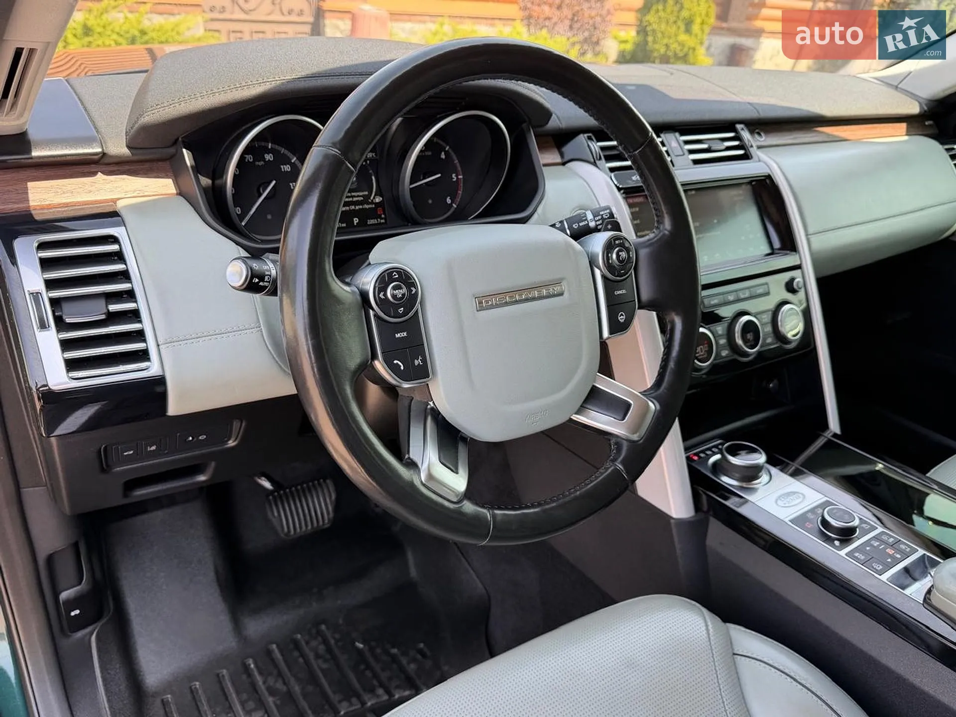 2017 Land Rover Discovery - мініатюра 48