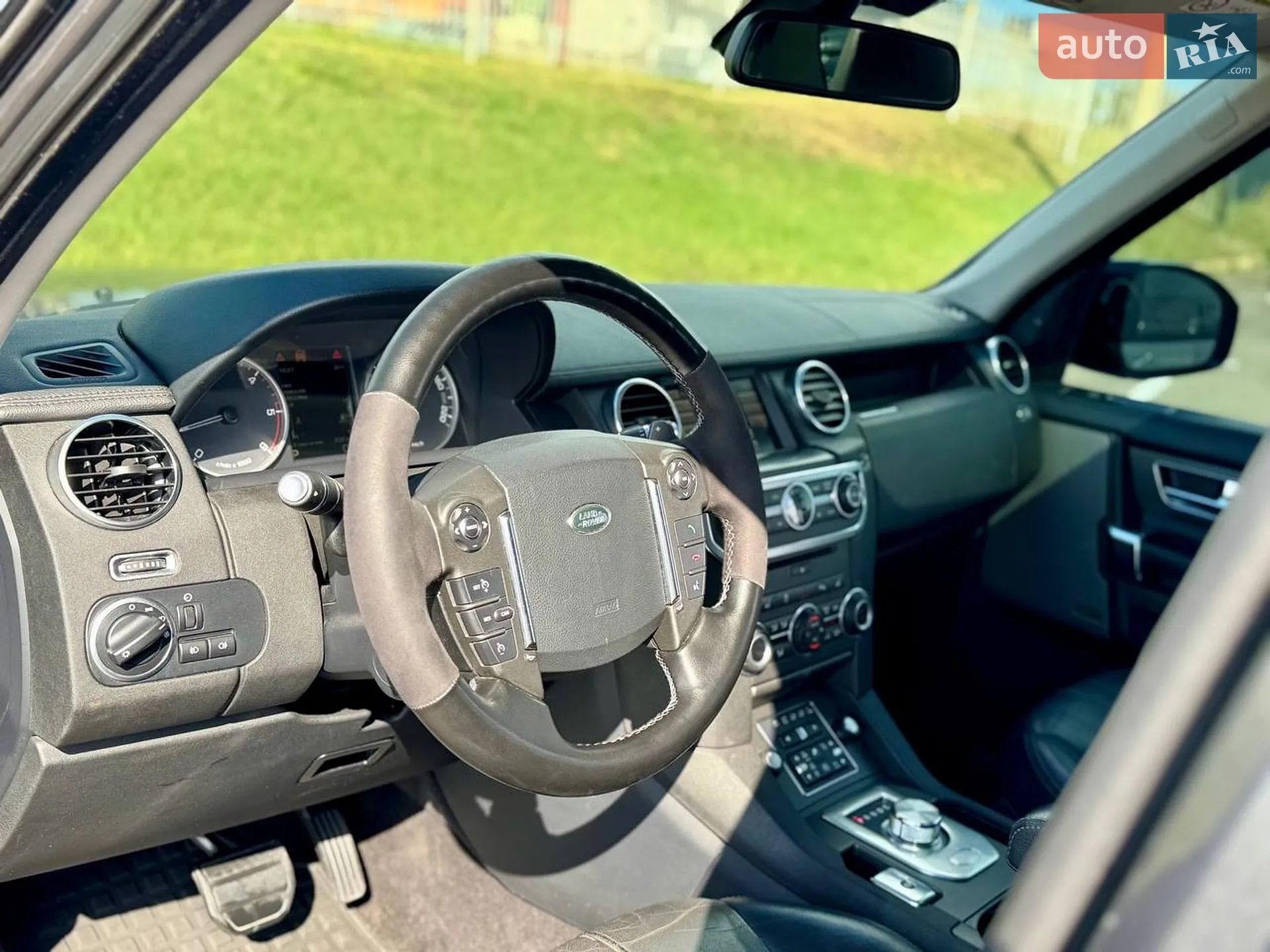 2016 Land Rover Discovery - мініатюра 31