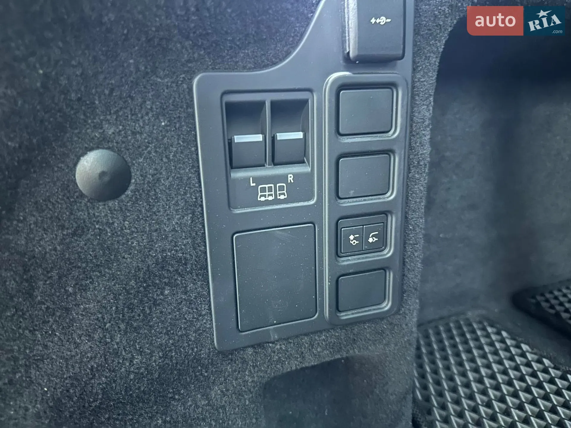 2021 Land Rover Discovery - мініатюра 12