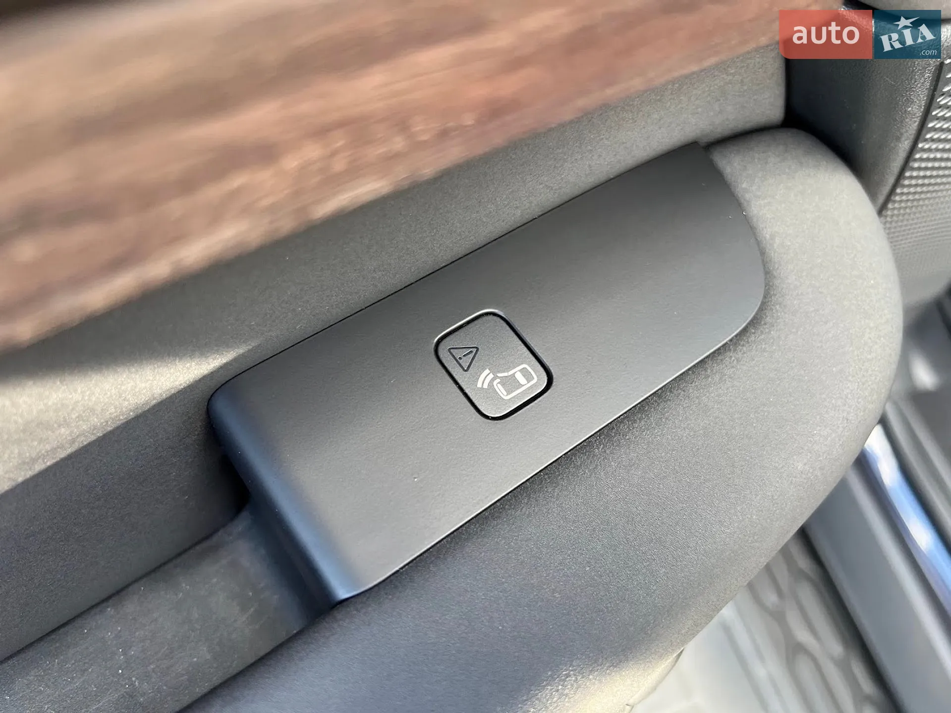 2019 Land Rover Discovery - мініатюра 31