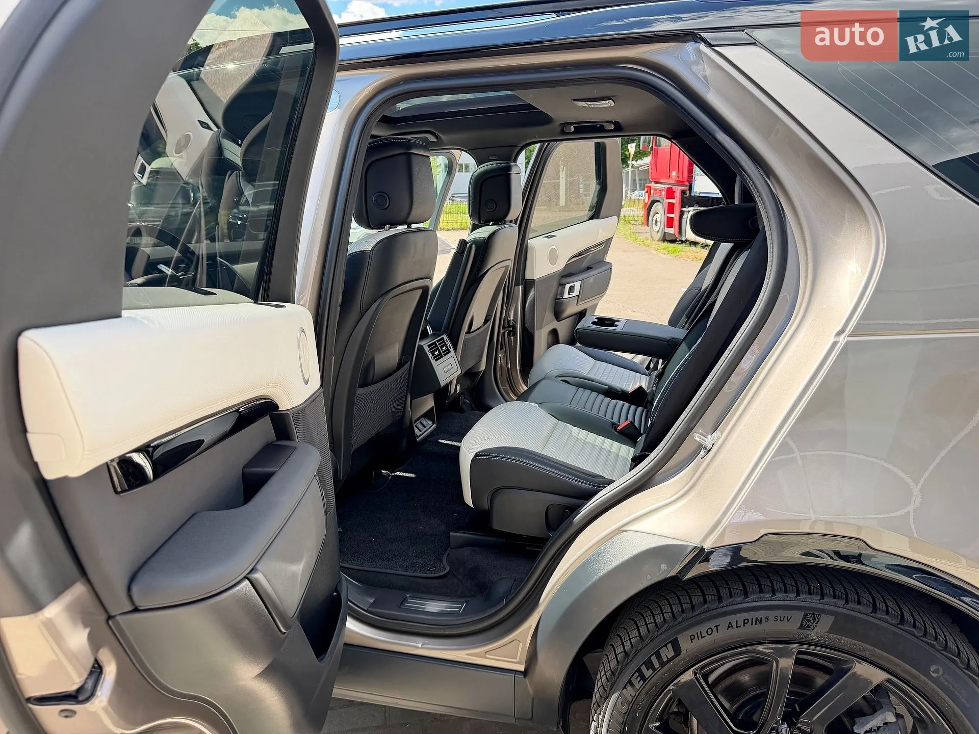 2023 Land Rover Discovery - мініатюра 36