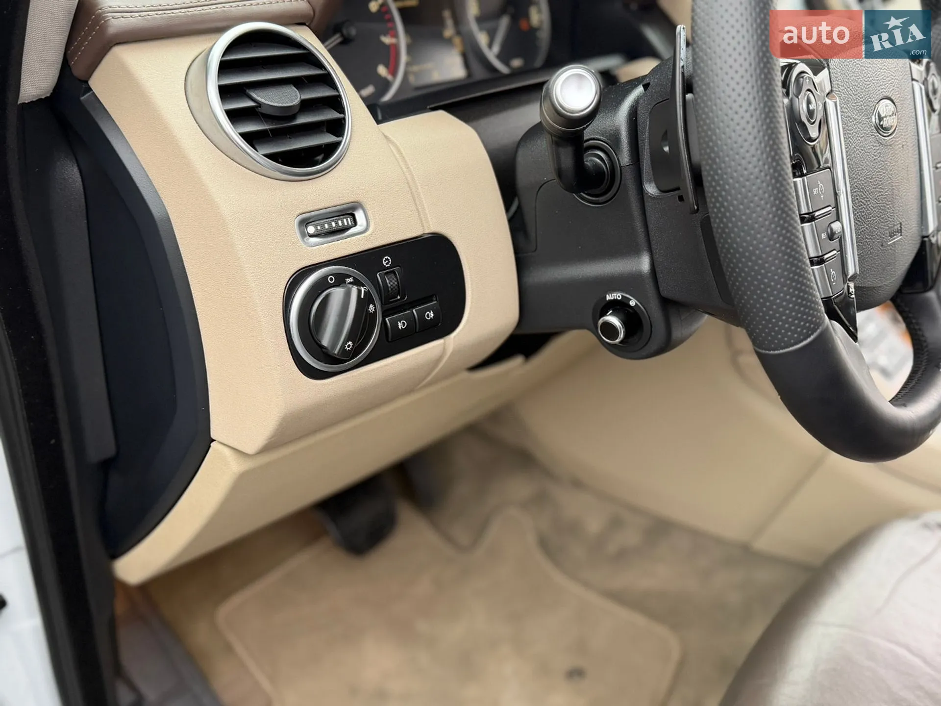 2016 Land Rover Discovery - мініатюра 36