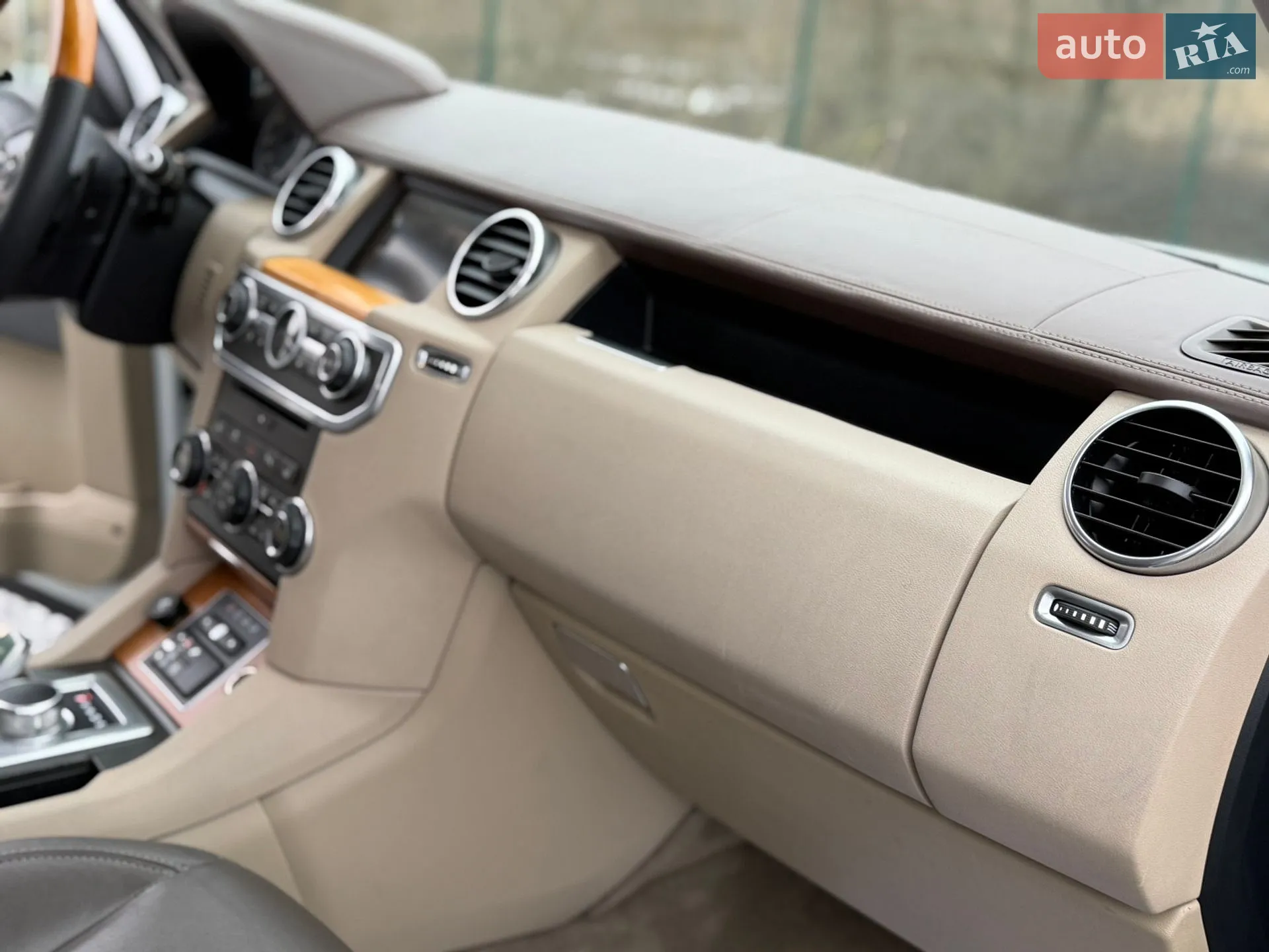 2016 Land Rover Discovery - мініатюра 40