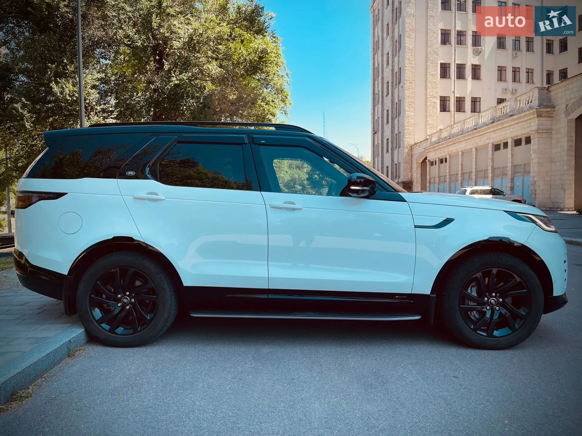 2021 Land Rover Discovery - мініатюра 10