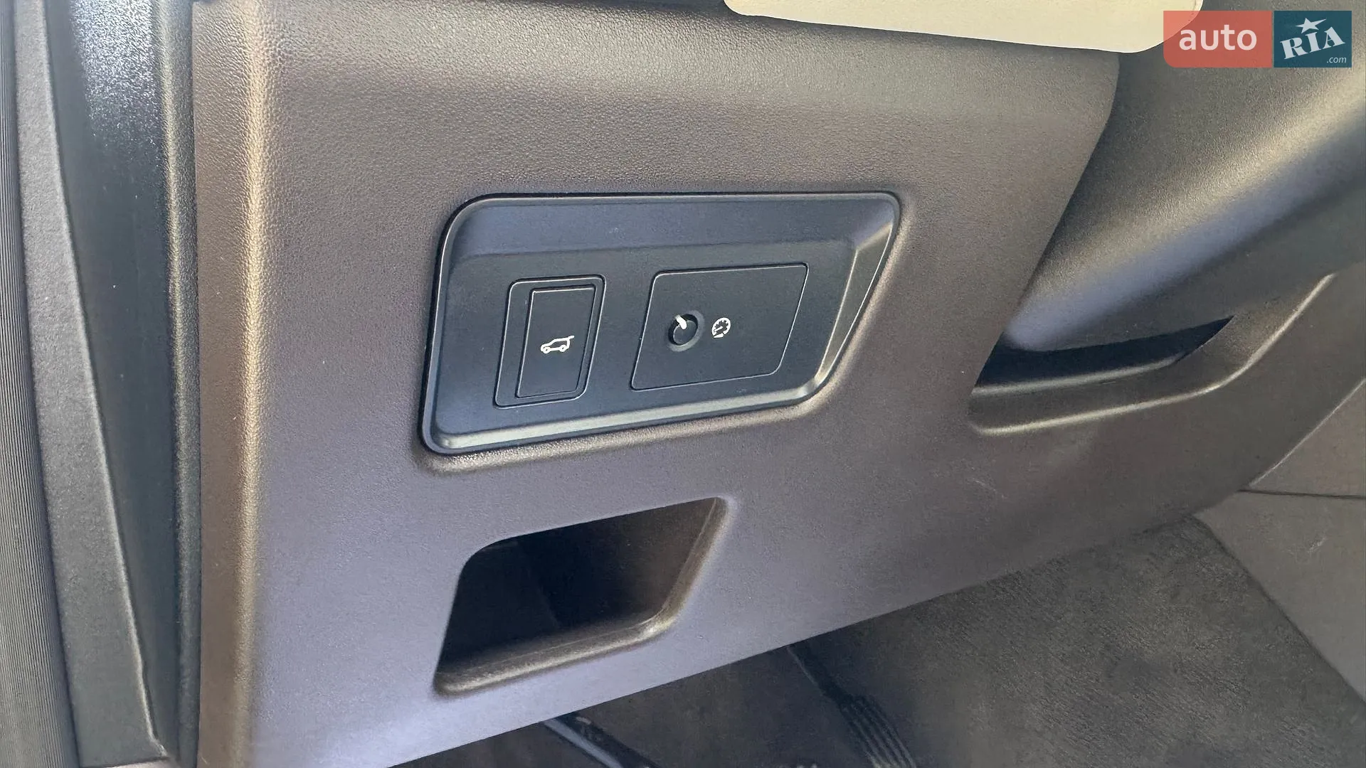2019 Land Rover Discovery - мініатюра 27