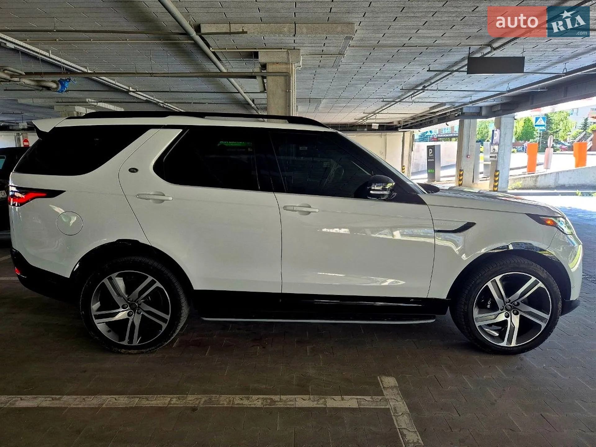 2021 Land Rover Discovery - мініатюра 2