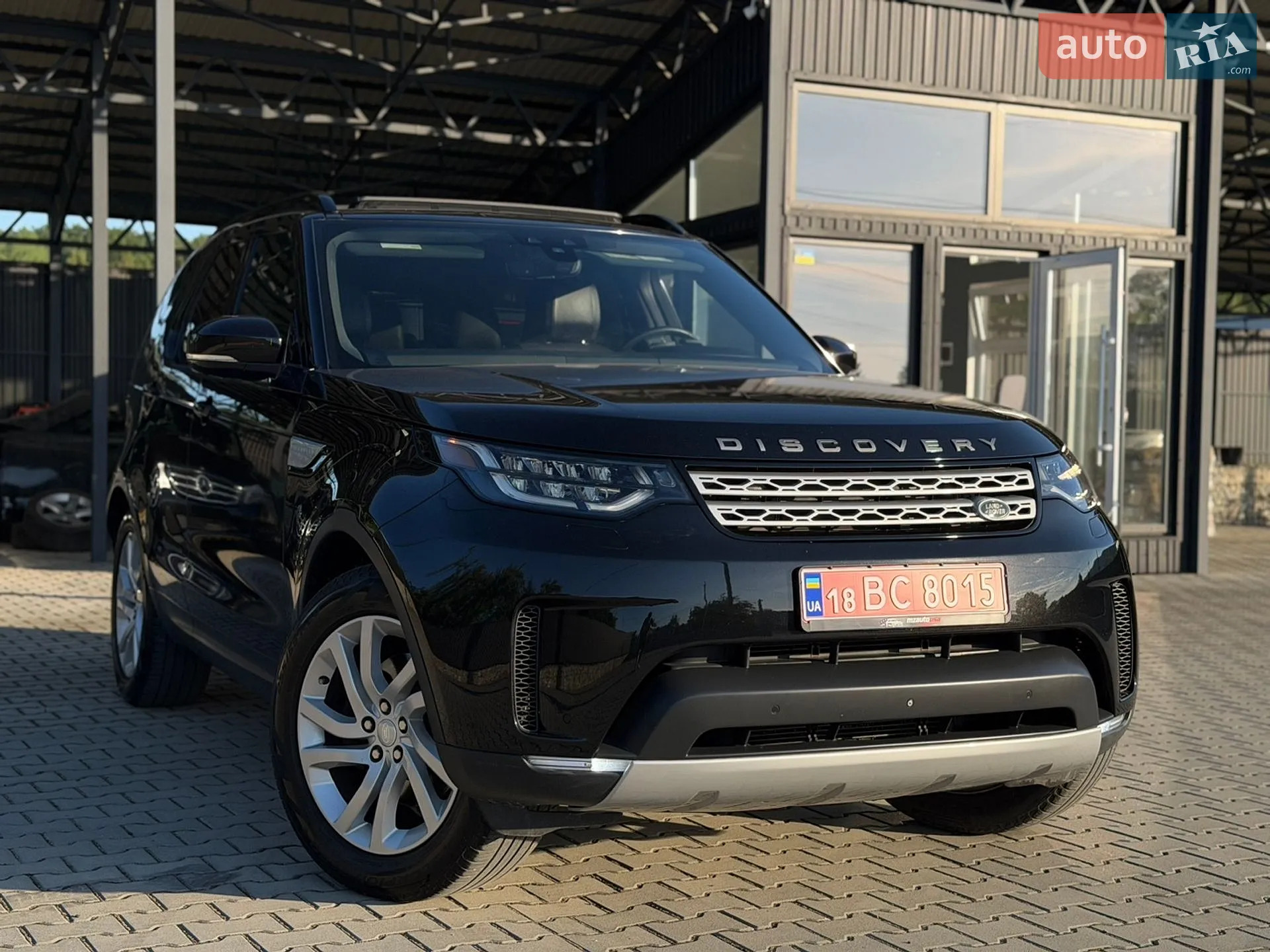 2017 Land Rover Discovery - мініатюра 21