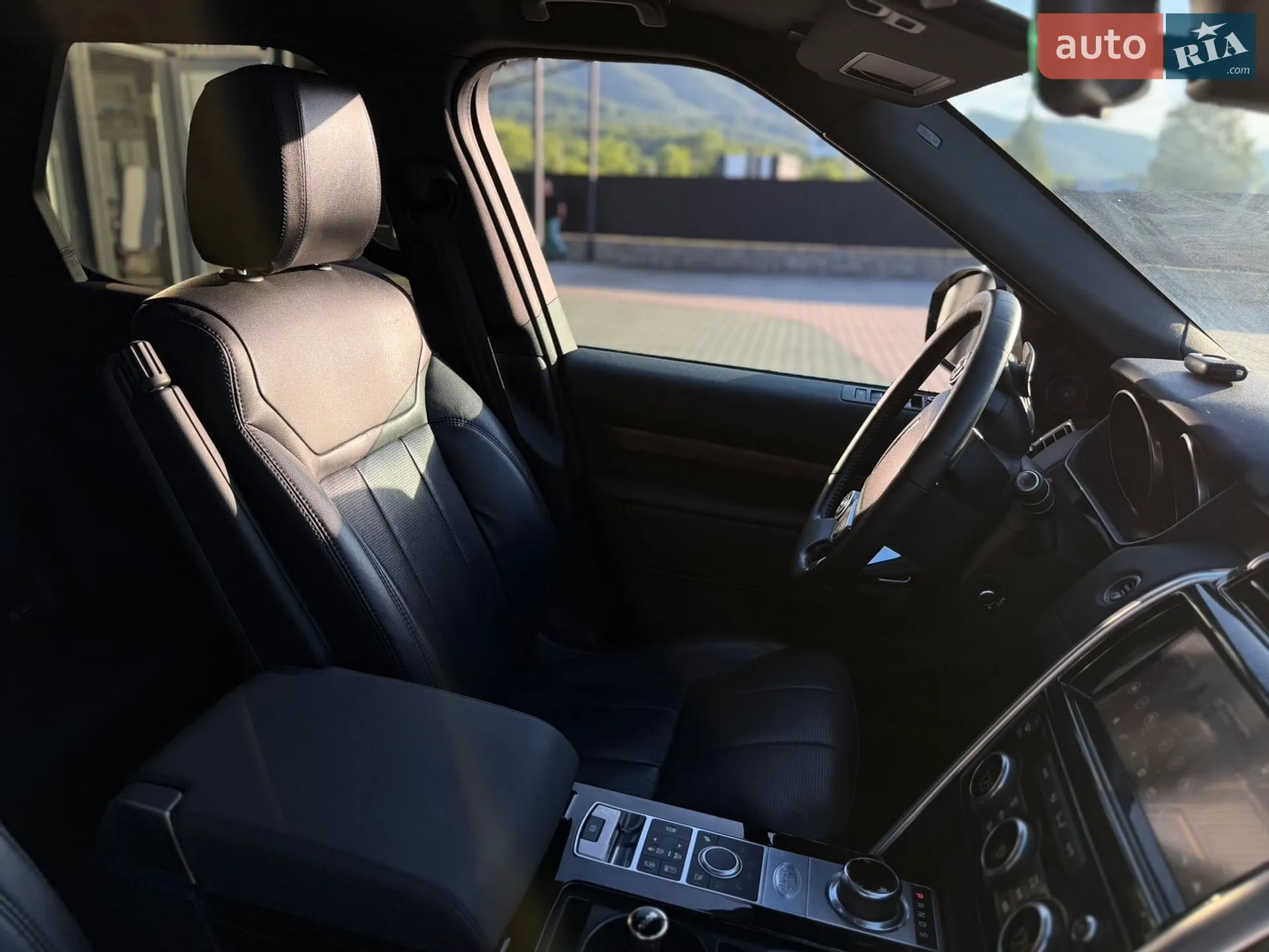2017 Land Rover Discovery - мініатюра 30
