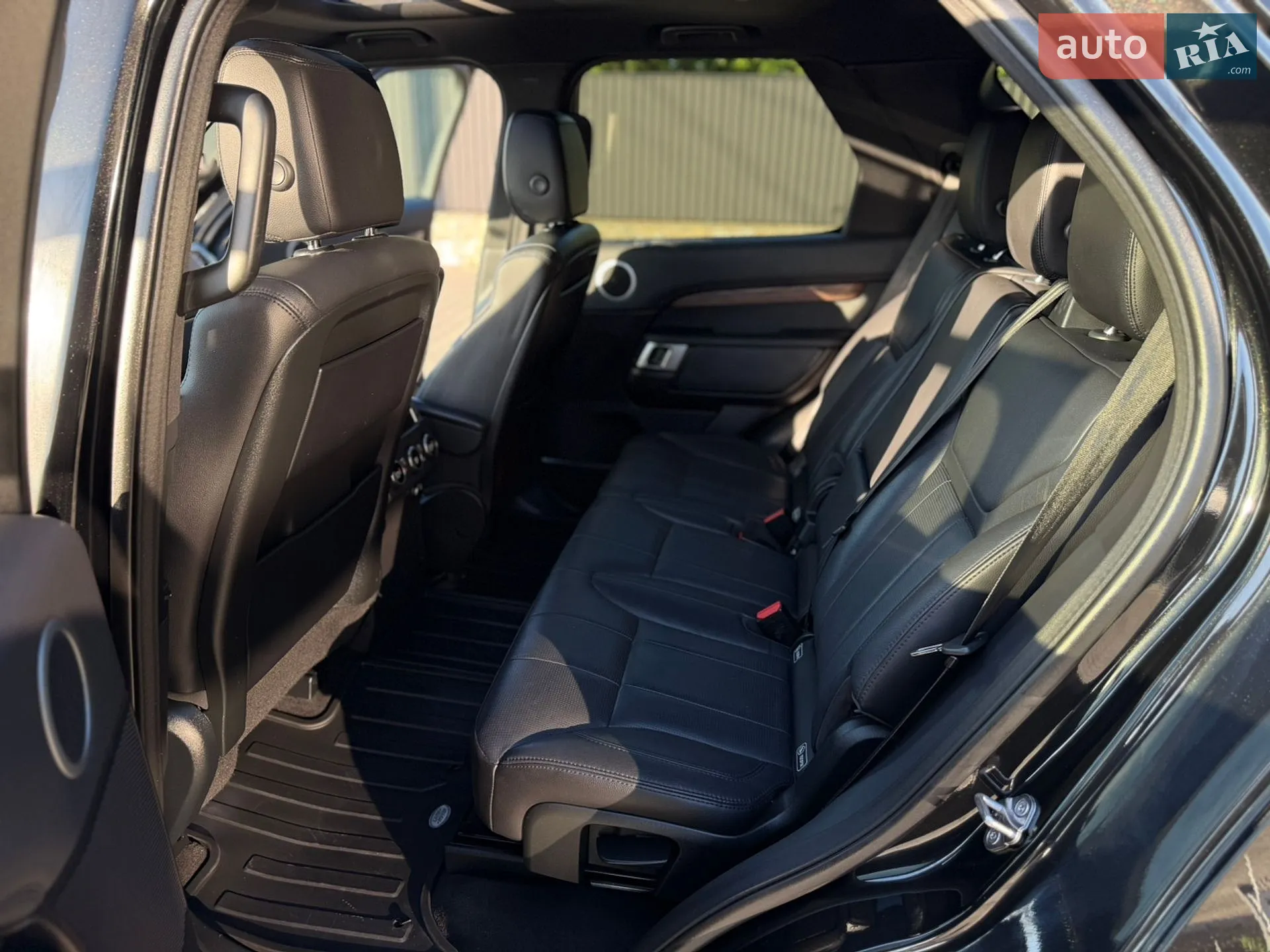 2017 Land Rover Discovery - мініатюра 48